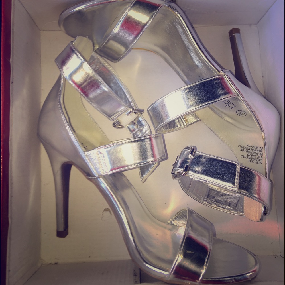 Hot Tomato- Women’s Silver High Heels (Size 7)